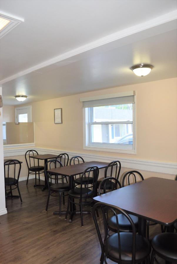 Knights Inn Arnprior Eksteriør billede